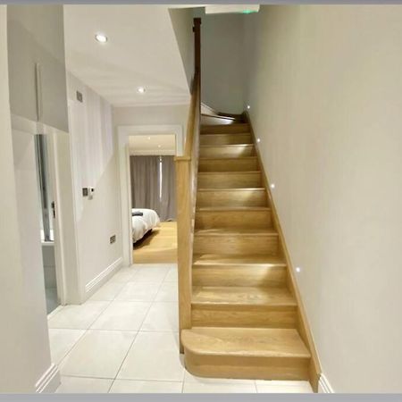 Luxury 4-Bed Apartment With Balcony & Garden, Near Emirates Stadium, 15 Mins To Central Londen Buitenkant foto