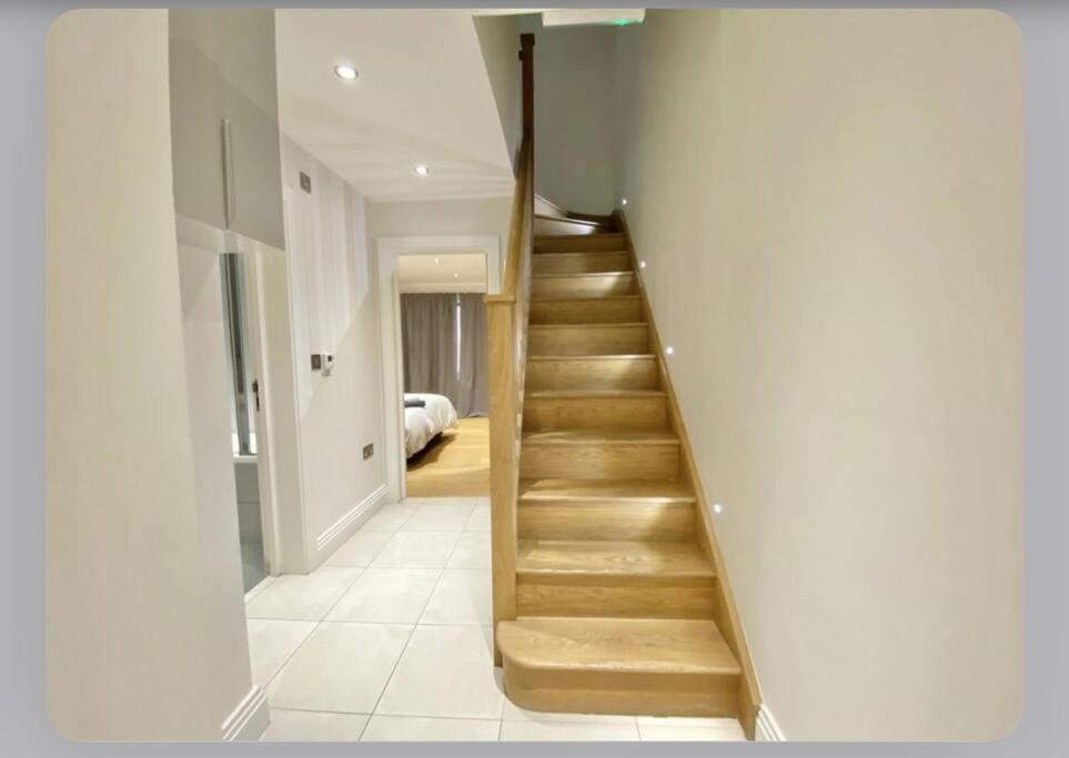Luxury 4-Bed Apartment With Balcony & Garden, Near Emirates Stadium, 15 Mins To Central Londen Buitenkant foto