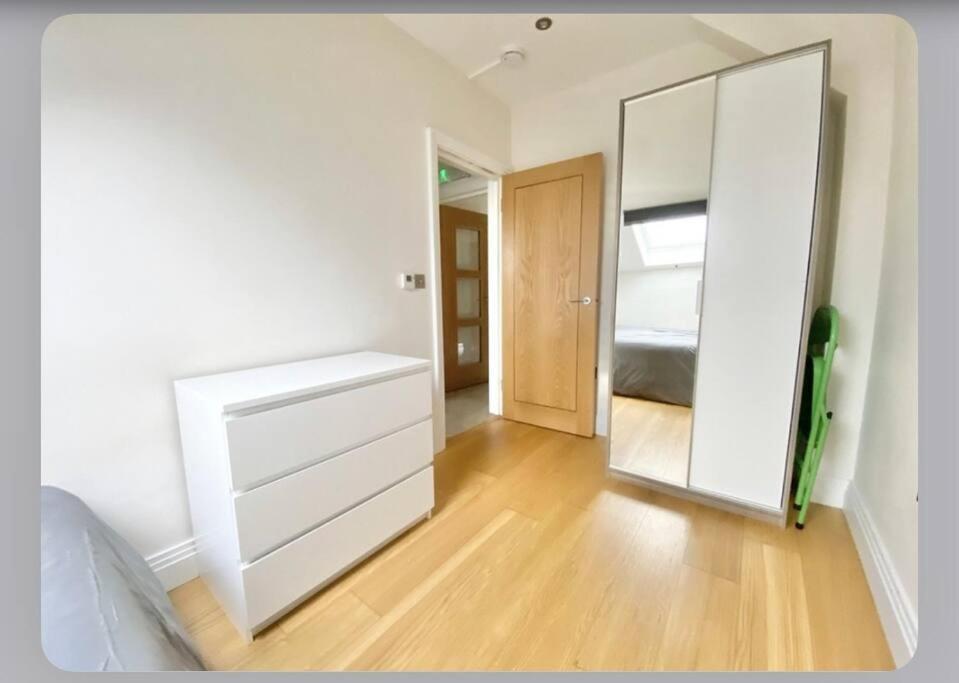 Luxury 4-Bed Apartment With Balcony & Garden, Near Emirates Stadium, 15 Mins To Central Londen Buitenkant foto