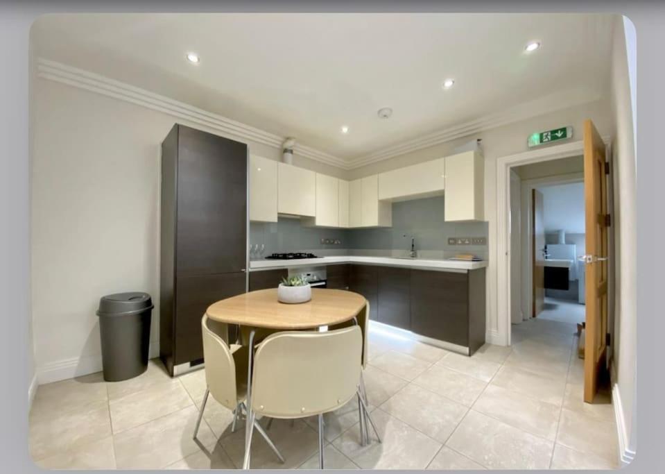 Luxury 4-Bed Apartment With Balcony & Garden, Near Emirates Stadium, 15 Mins To Central Londen Buitenkant foto