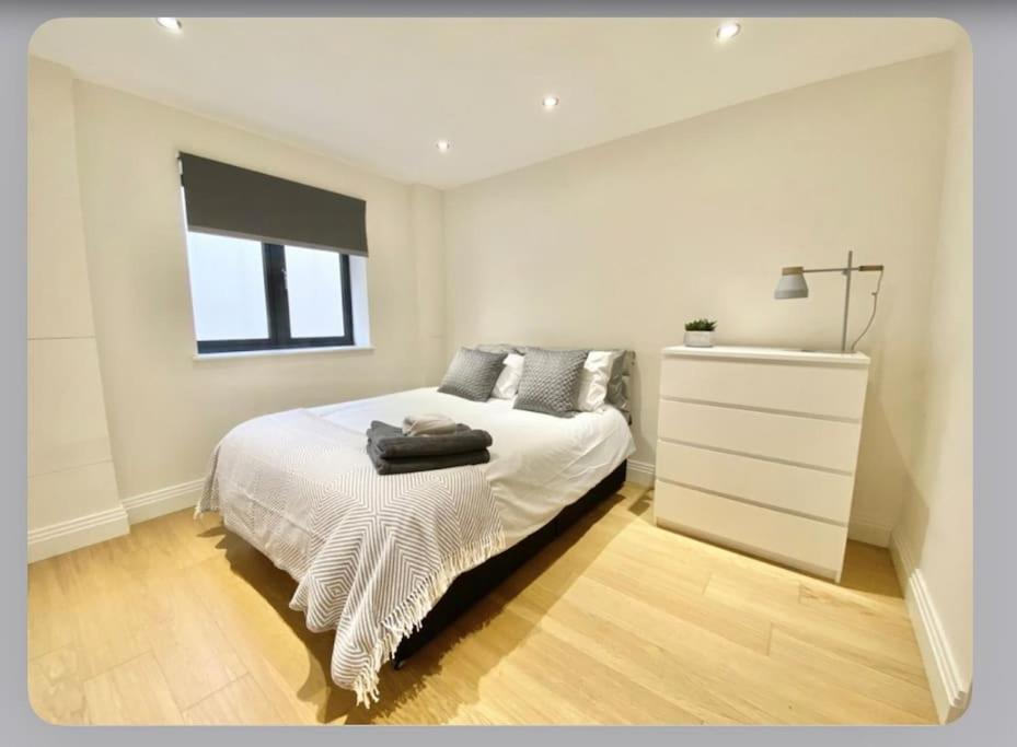 Luxury 4-Bed Apartment With Balcony & Garden, Near Emirates Stadium, 15 Mins To Central Londen Buitenkant foto