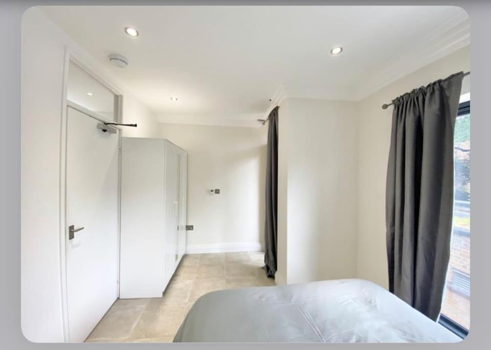 Luxury 4-Bed Apartment With Balcony & Garden, Near Emirates Stadium, 15 Mins To Central Londen Buitenkant foto