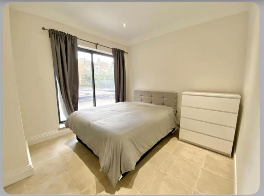 Luxury 4-Bed Apartment With Balcony & Garden, Near Emirates Stadium, 15 Mins To Central Londen Buitenkant foto