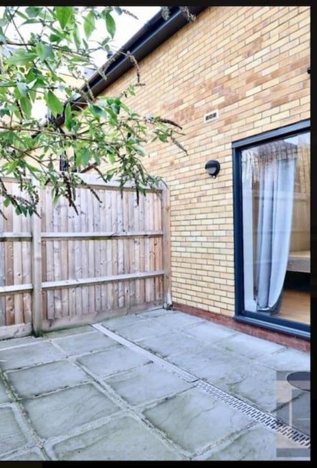 Luxury 4-Bed Apartment With Balcony & Garden, Near Emirates Stadium, 15 Mins To Central Londen Buitenkant foto