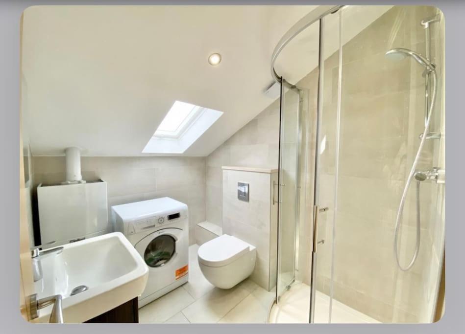 Luxury 4-Bed Apartment With Balcony & Garden, Near Emirates Stadium, 15 Mins To Central Londen Buitenkant foto