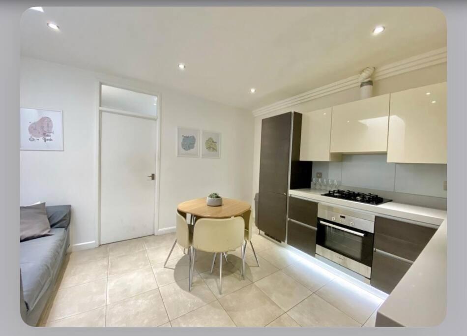 Luxury 4-Bed Apartment With Balcony & Garden, Near Emirates Stadium, 15 Mins To Central Londen Buitenkant foto