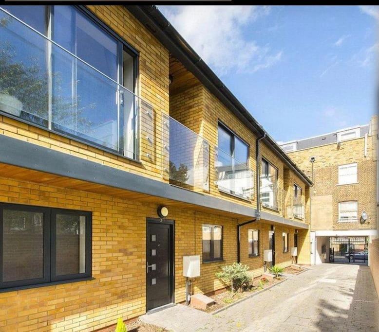 Luxury 4-Bed Apartment With Balcony & Garden, Near Emirates Stadium, 15 Mins To Central Londen Buitenkant foto